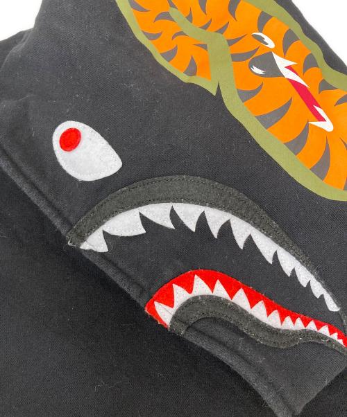 A BATHING APE（ア ベイシング エイプ）A BATHING APE (ア ベイシング エイプ) SHARK PULLOVER HOODIE ブラック サイズ:XLの古着・服飾アイテム