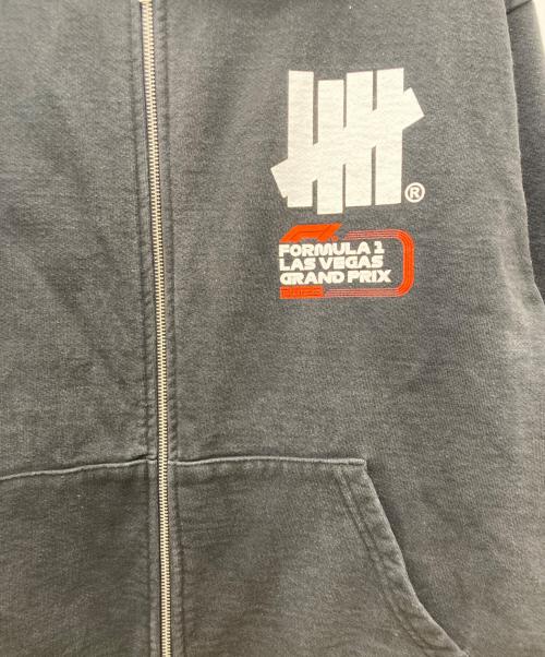 UNDEFEATED（アンディフィーテッド）UNDEFEATED (アンディフィーテッド) FORMULA 1 LAS VEGAS GRAND PERIX ジップパーカー ブラック サイズ:Lの古着・服飾アイテム