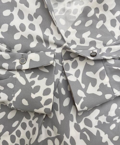 Pinky & Dianne（ピンキーアンドダイアン）Pinky & Dianne (ピンキーアンドダイアン) アブストラクトドットプリントブラウス グレー サイズ:38の古着・服飾アイテム