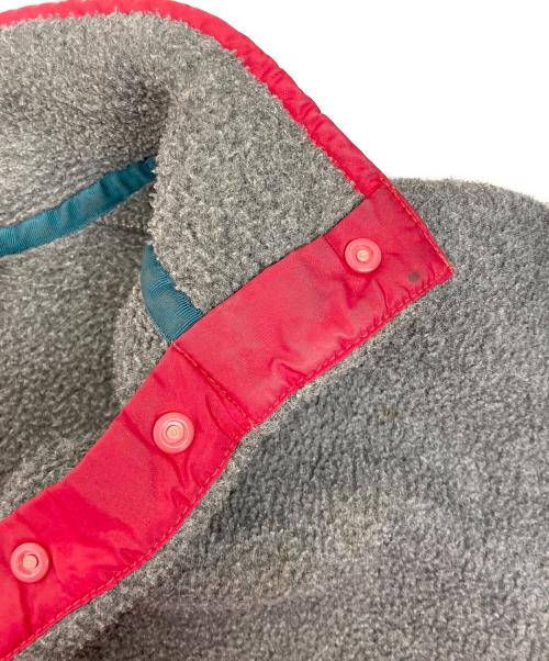 Patagonia（パタゴニア）Patagonia (パタゴニア) 90sシンチラスナップT グレー×レッド サイズ:Mの古着・服飾アイテム