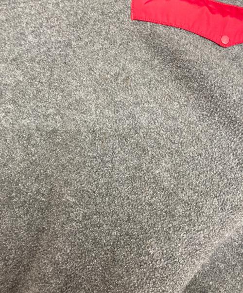 Patagonia（パタゴニア）Patagonia (パタゴニア) 90sシンチラスナップT グレー×レッド サイズ:Mの古着・服飾アイテム