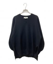 ENFOLD（エンフォルド）の古着「CURVE-ARM PULLOVER Vネック ニット」｜ブラック