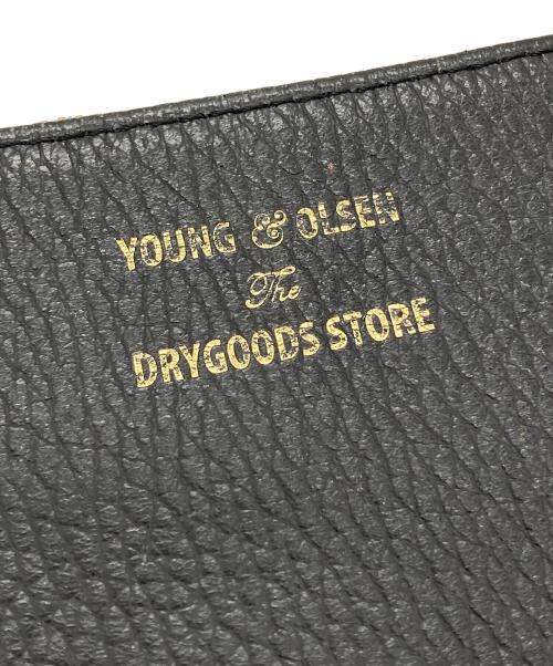 YOUNG & OLSEN The DRYGOODS STORE（ヤングアンドオルセン ザ ドライグッズストア）YOUNG & OLSEN The DRYGOODS STORE (ヤングアンドオルセン ザ ドライグッズストア) FRAMeWORK (フレームワーク) 別注ストラップ付ショルダーポーチ ブラックの古着・服飾アイテム