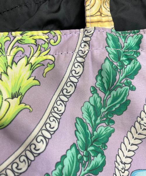 VERSACE（ヴェルサーチェ）VERSACE (ヴェルサーチェ) プリントトートバッグ DBFI004 パープルの古着・服飾アイテム