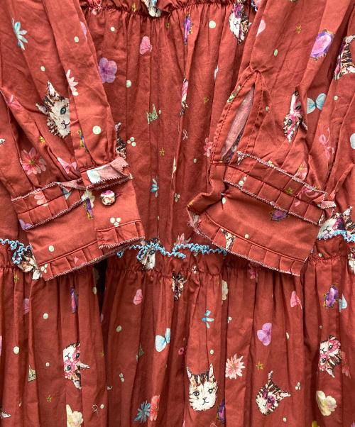 alcali（アルカリ）alcali (アルカリ) 猫柄フリルワンピース レッド サイズ:表記なし 未使用品の古着・服飾アイテム