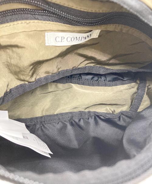C.P COMPANY（シーピーカンパニー）C.P COMPANY (シーピーカンパニー) クロスボディーバッグ　Nylon B Crossbody Pack オリーブの古着・服飾アイテム