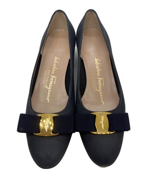 Salvatore Ferragamo（サルヴァトーレ フェラガモ）Salvatore Ferragamo (サルヴァトーレ フェラガモ) ヴァラ リボンパンプス グレー サイズ:23cm (5 1/2 C)の古着・服飾アイテム