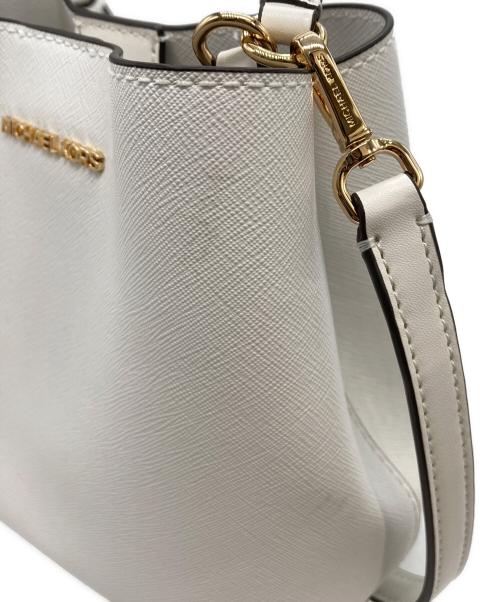 MICHAEL KORS（マイケル・コース）MICHAEL KORS (マイケル・コース) PRATTクロスボディバケットバッグ ホワイトの古着・服飾アイテム