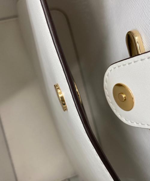 MICHAEL KORS（マイケル・コース）MICHAEL KORS (マイケル・コース) PRATTクロスボディバケットバッグ ホワイトの古着・服飾アイテム