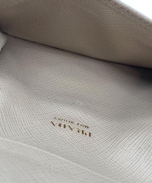 PRADA（プラダ）PRADA (プラダ) カードケース ベージュの古着・服飾アイテム