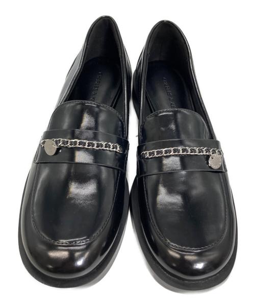 CHARLES & KEITH（チャールズアンドキース）CHARLES & KEITH (チャールズアンドキース) メタルチェーンチャームローファー ブラック サイズ:23の古着・服飾アイテム