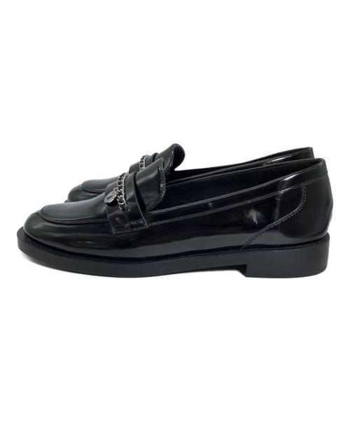CHARLES & KEITH（チャールズアンドキース）CHARLES & KEITH (チャールズアンドキース) メタルチェーンチャームローファー ブラック サイズ:23の古着・服飾アイテム