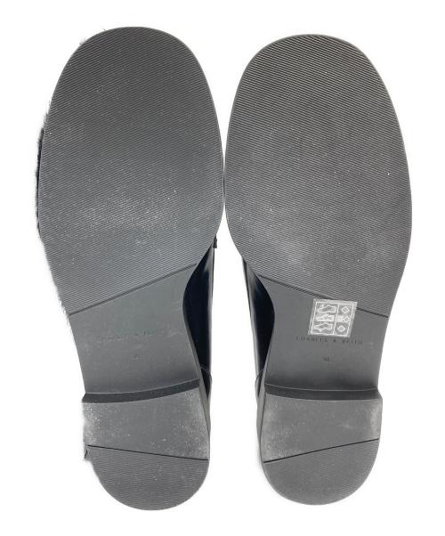 CHARLES & KEITH（チャールズアンドキース）CHARLES & KEITH (チャールズアンドキース) メタルチェーンチャームローファー ブラック サイズ:23の古着・服飾アイテム