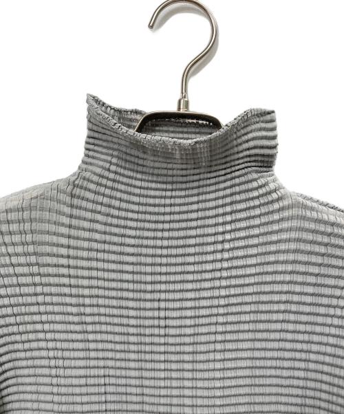 ISSEY MIYAKE（イッセイミヤケ）ISSEY MIYAKE (イッセイミヤケ) 蛇腹プリーツカットソー スカイブルー サイズ:Mの古着・服飾アイテム