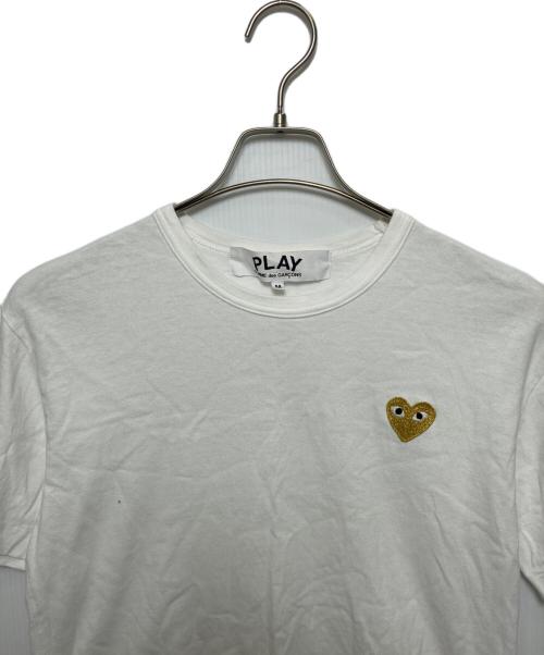 PLAY COMME des GARCONS（プレイコムデギャルソン）PLAY COMME des GARCONS (プレイコムデギャルソン) T-Shirt With Gold Emblem White ホワイト サイズ:Mの古着・服飾アイテム