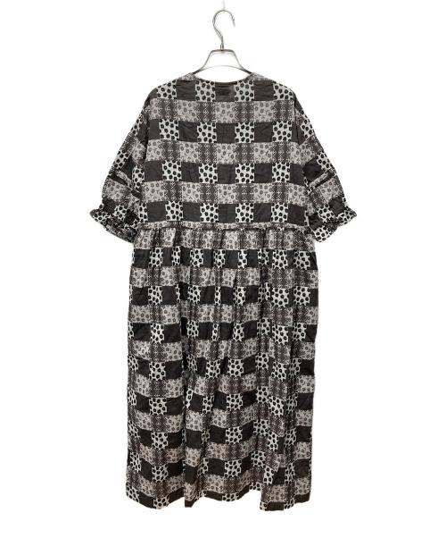 TSUHARU by samansa Mos2（ツハル バイ サマンサモスモス）TSUHARU by samansa Mos2 (ツハル バイ サマンサモスモス) HATAKAKE (ハタカケ) 総柄ワンピース グレー サイズ:Fの古着・服飾アイテム