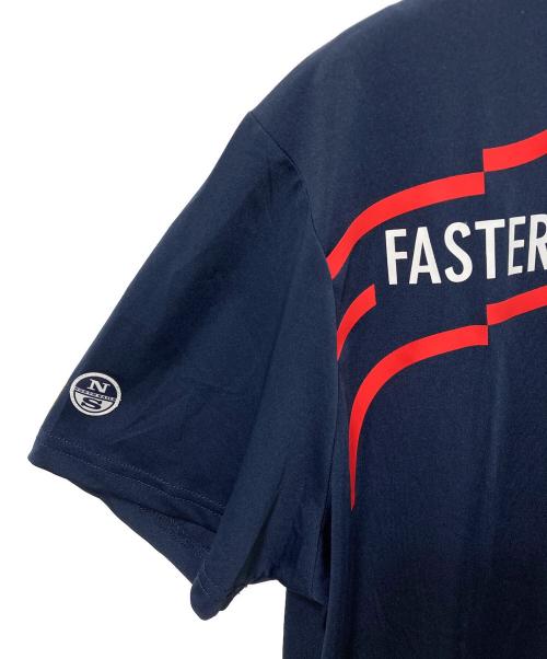 PRADA（プラダ）PRADA (プラダ) NORTH SAILS (ノース セール) プリントTシャツ ネイビー サイズ:IT XL(USA M)　の古着・服飾アイテム