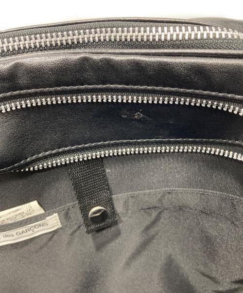 COMME des GARCONS（コムデギャルソン）COMME des GARCONS (コムデギャルソン) フェイクレザーショルダーバッグ ブラックの古着・服飾アイテム