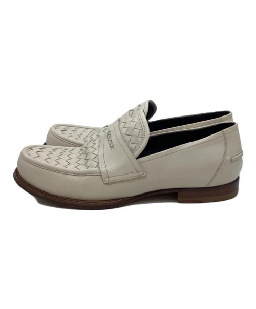 BOTTEGA VENETA（ボッテガベネタ）BOTTEGA VENETA (ボッテガベネタ) イントイレチャート切替ローファー ホワイト サイズ:42の古着・服飾アイテム