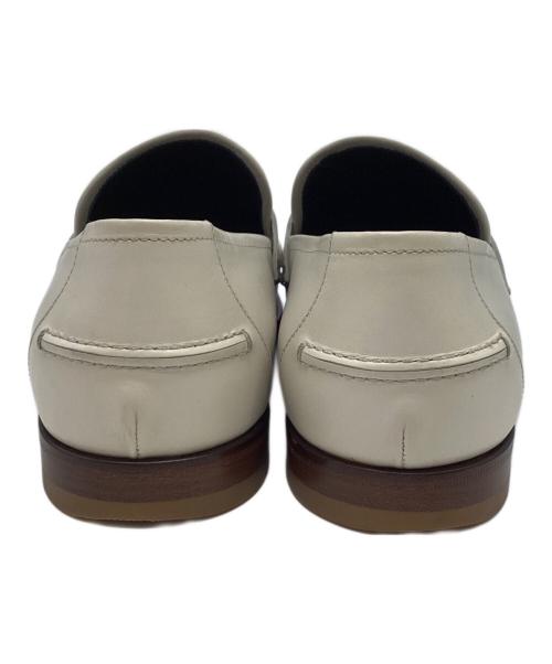 BOTTEGA VENETA（ボッテガベネタ）BOTTEGA VENETA (ボッテガベネタ) イントイレチャート切替ローファー ホワイト サイズ:42の古着・服飾アイテム