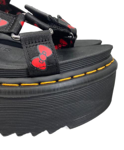 Dr.Martens（ドクターマーチン）Dr.Martens (ドクターマーチン) HELLO KITTY (ハローキティ) 厚底ストラップサンダル VEGAN SANDAL HK ブラック サイズ:25(EU39)の古着・服飾アイテム