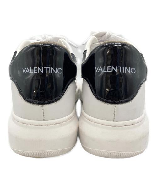 VALENTINO（ヴァレンティノ）VALENTINO (ヴァレンティノ) スニーカー ホワイト サイズ:25の古着・服飾アイテム