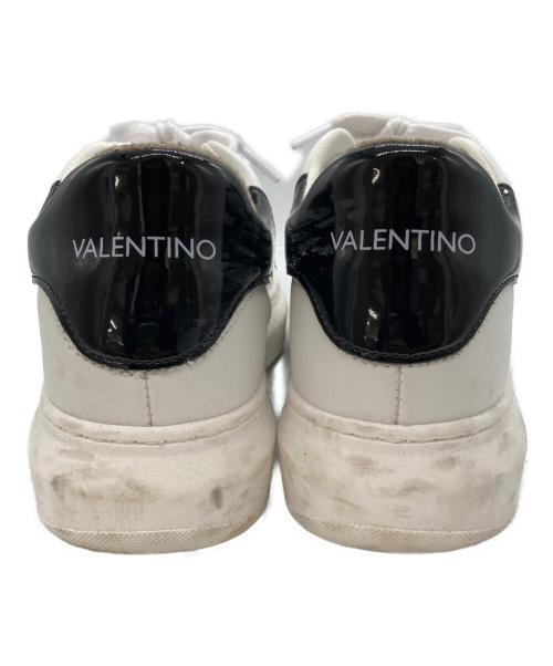 VALENTINO（ヴァレンティノ）VALENTINO (ヴァレンティノ) スニーカー ホワイト サイズ:25の古着・服飾アイテム