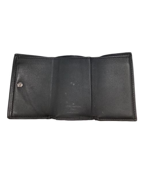 LOUIS VUITTON（ルイ ヴィトン）LOUIS VUITTON (ルイ ヴィトン) 3つ折り財布 モノグラム ディスカバリー コンパクト ウォレット ブラックの古着・服飾アイテム