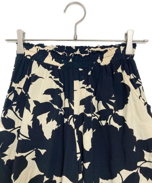 LUSANA（ルサーナ）LUSANA (ルサーナ) 総柄パンツ　CICI PANTS ベージュ×ブラック サイズ:Sの古着・服飾アイテム