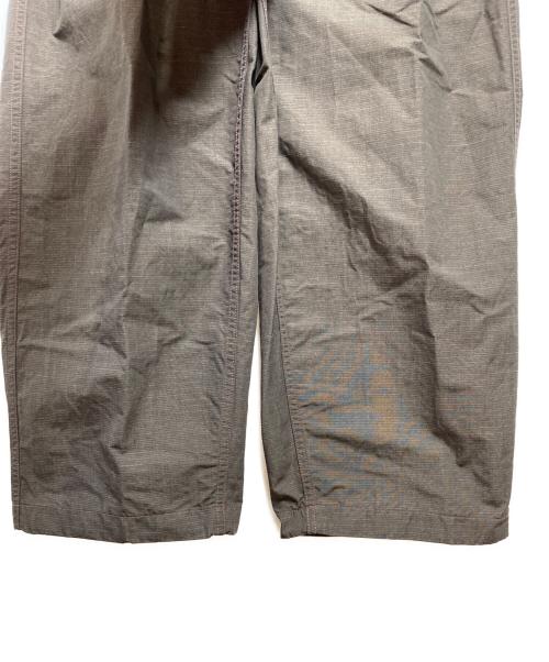 NOROLL（ノーロール）NOROLL (ノーロール) スラックス　NR26-THICKWALK N.WEATHER PANTS ブラウン サイズ:Mの古着・服飾アイテム