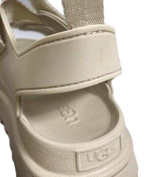 UGG（アグ）UGG (アグ) ゴールデングロウ サンダル アイボリー サイズ:24の古着・服飾アイテム