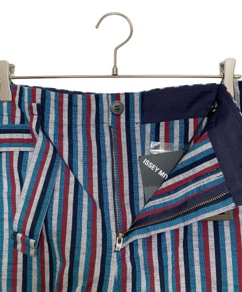 ISSEY MIYAKE MEN（イッセイミヤケメン）ISSEY MIYAKE MEN (イッセイミヤケメン) ストライプパンツ マルチカラー サイズ:表記なしの古着・服飾アイテム