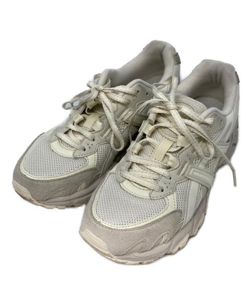 asics（アシックス）asics (アシックス) ローカットスニーカー ホワイト サイズ:24の古着・服飾アイテム