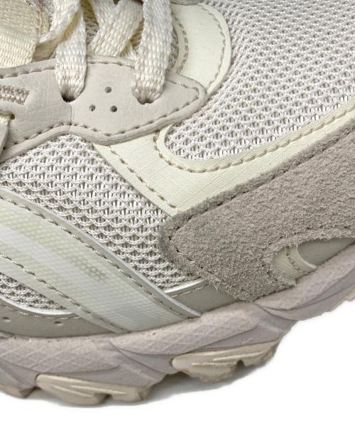 asics（アシックス）asics (アシックス) ローカットスニーカー ホワイト サイズ:24の古着・服飾アイテム