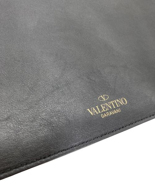 VALENTINO（ヴァレンティノ）VALENTINO (ヴァレンティノ) ロゴプリントクラッチバッグ ブラックの古着・服飾アイテム