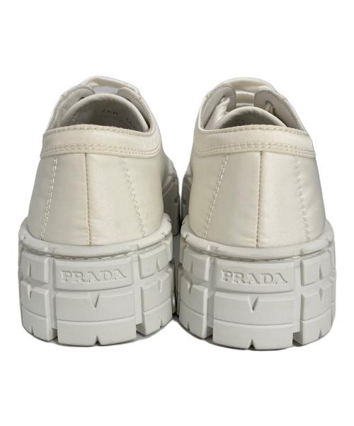 PRADA（プラダ）PRADA (プラダ) ダブルホイール トライアングルロゴスニーカー ホワイト サイズ:36 1/2の古着・服飾アイテム
