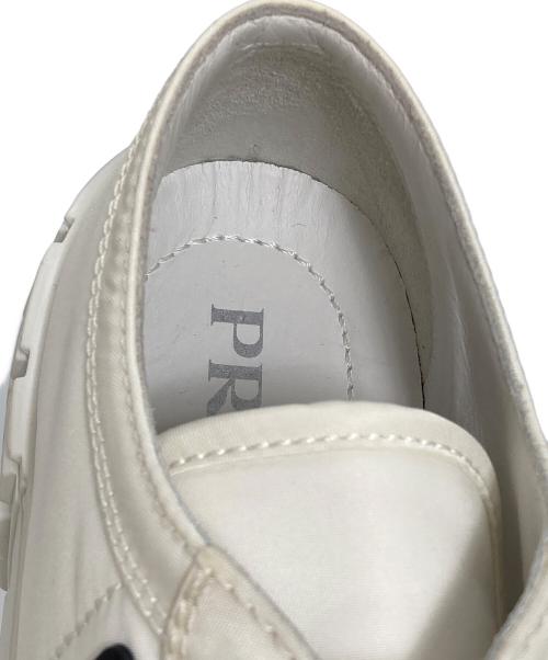 PRADA（プラダ）PRADA (プラダ) ダブルホイール トライアングルロゴスニーカー ホワイト サイズ:36 1/2の古着・服飾アイテム
