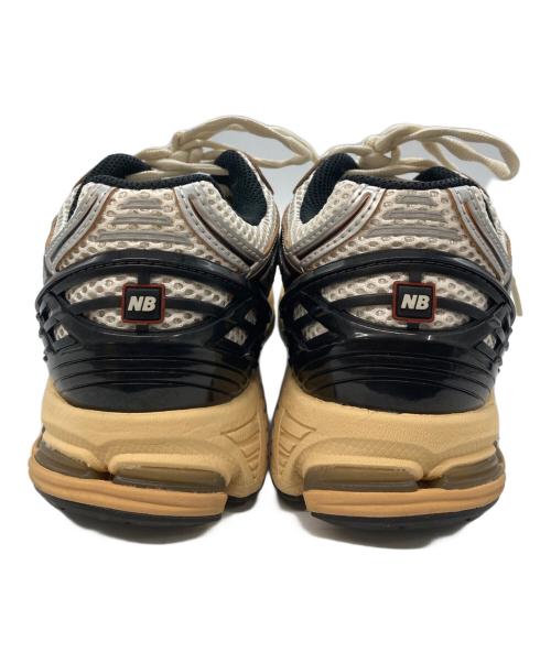 NEW BALANCE（ニューバランス）NEW BALANCE (ニューバランス) M1906RAV シルバー×アイボリー サイズ:26.5の古着・服飾アイテム