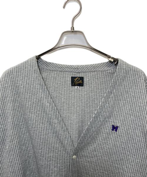 Needles（ニードルズ）Needles (ニードルズ) V NECK CARDIGAN - C/PE SUCKER JERSEY グレー サイズ:Mの古着・服飾アイテム