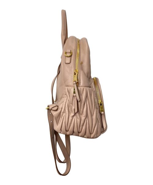 MIU MIU（ミュウミュウ）MIU MIU (ミュウミュウ) マテラッセ ラムスキンバックパック ピンクの古着・服飾アイテム