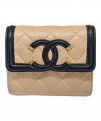 CHANELシャネル）の古着「3つ折り財布　CCフィリグリー コンパクトウォレット」｜ベージュ