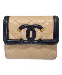 CHANEL（シャネル）の古着「3つ折り財布　CCフィリグリー コンパクトウォレット」｜ベージュ