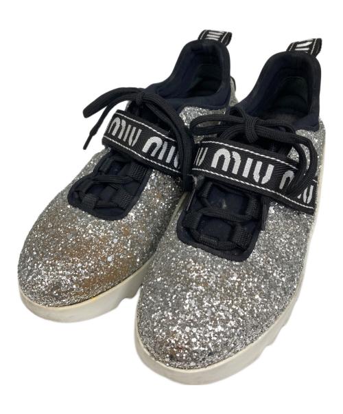 MIU MIU（ミュウミュウ）MIU MIU (ミュウミュウ) スニーカー グレー サイズ:23の古着・服飾アイテム