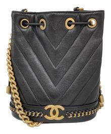 CHANEL（シャネル）の古着「シェブロン Vステッチココマークチェーン巾着バッグ」
