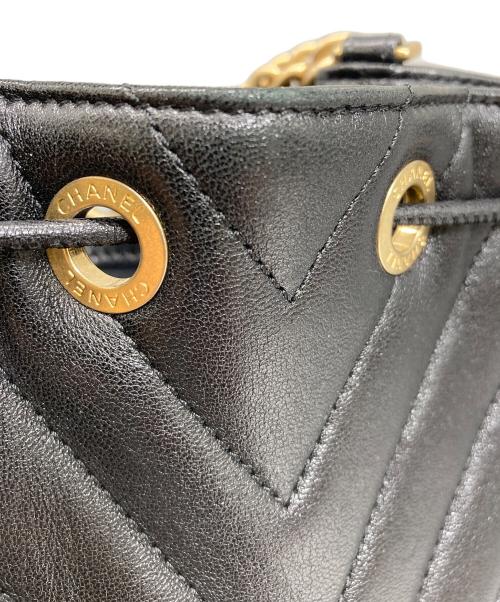 CHANEL（シャネル）CHANEL (シャネル) シェブロン Vステッチココマークチェーン巾着バッグの古着・服飾アイテム