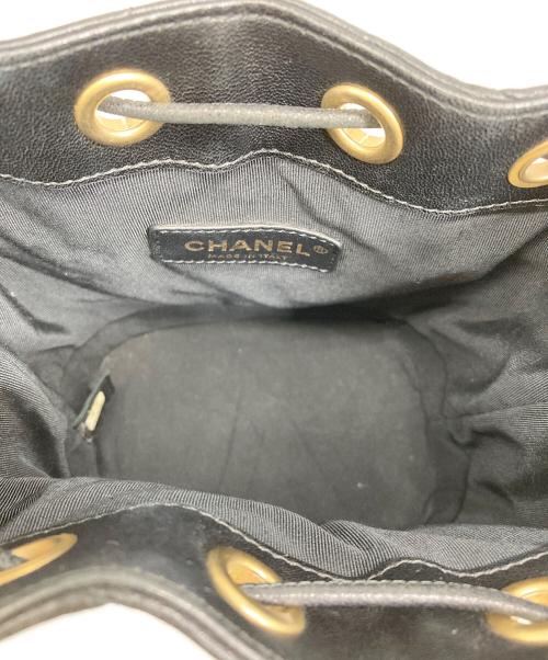 CHANEL（シャネル）CHANEL (シャネル) シェブロン Vステッチココマークチェーン巾着バッグの古着・服飾アイテム