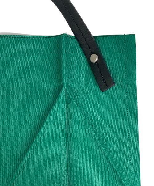 ISSEY MIYAKE（イッセイミヤケ）ISSEY MIYAKE (イッセイミヤケ) iittala (イッタラ) 折りたたみプリーツトートバッグ グリーンの古着・服飾アイテム