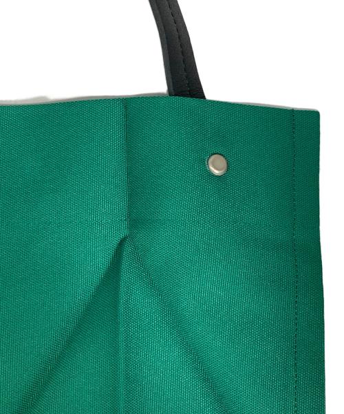 ISSEY MIYAKE（イッセイミヤケ）ISSEY MIYAKE (イッセイミヤケ) iittala (イッタラ) 折りたたみプリーツトートバッグ グリーンの古着・服飾アイテム
