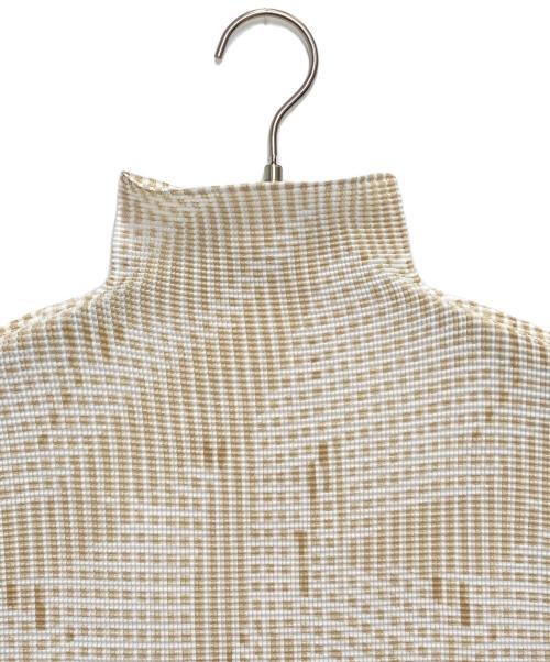 me ISSEY MIYAKE（ミーイッセイ ミヤケ）me ISSEY MIYAKE (ミーイッセイ ミヤケ) プリーツブラウス ベージュ サイズ:表記なしの古着・服飾アイテム