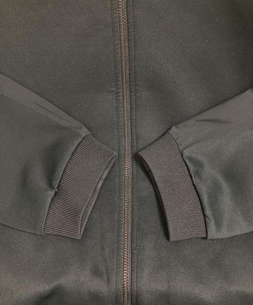 FRED PERRY（フレッドペリー）FRED PERRY (フレッドペリー) スリーブ パネルド トラックジャケット ブラック サイズ:Mの古着・服飾アイテム